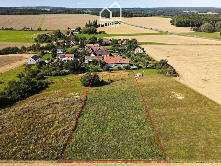 Prodej stavebního pozemku 3 708 m² - foto 1