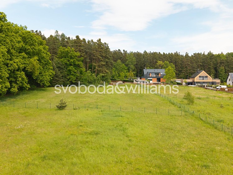 Prodej stavebního pozemku 2 465 m² - foto 4