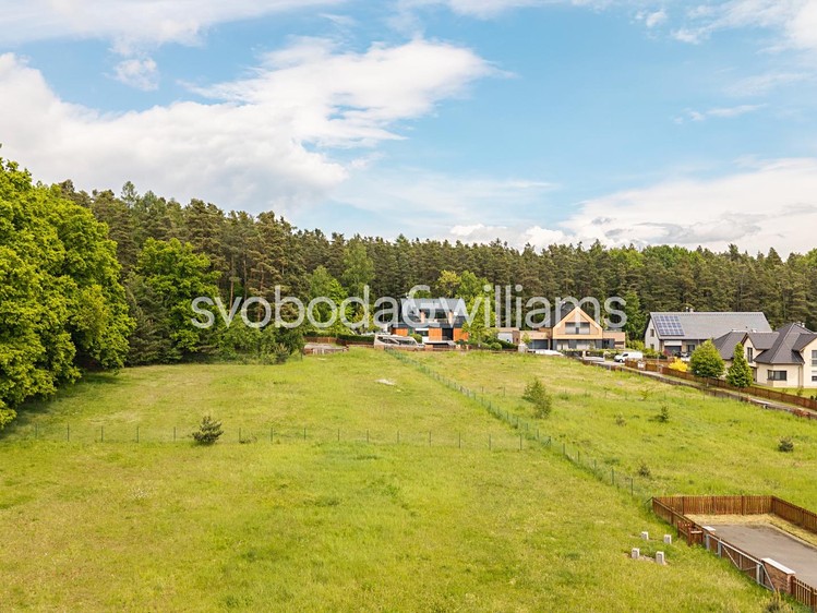 Prodej stavebního pozemku 2 465 m² - foto 6