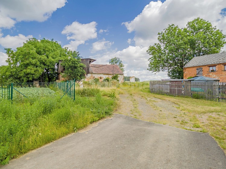 Prodej stavebního pozemku 2 128 m² - foto 5