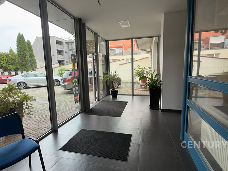 Prodej komerční nemovitosti 758 m² - foto 2