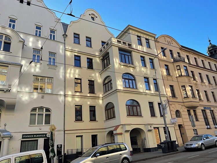 Prodej obchodního prostoru 85 m² - foto 1