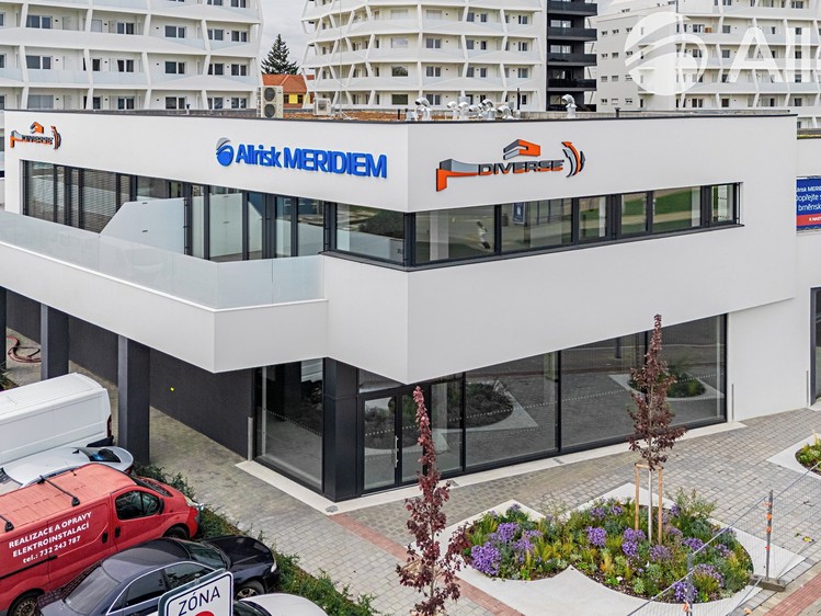Prodej obchodního prostoru 147 m² - foto 1