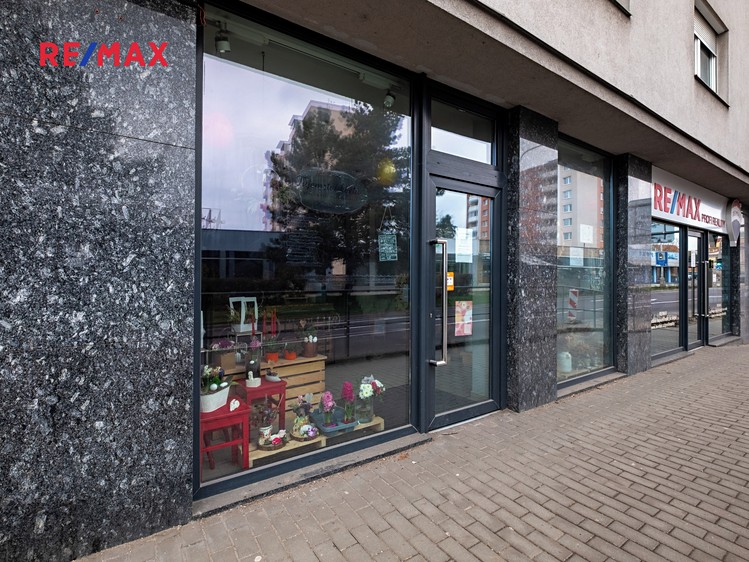 Prodej obchodního prostoru 82 m² - foto 1