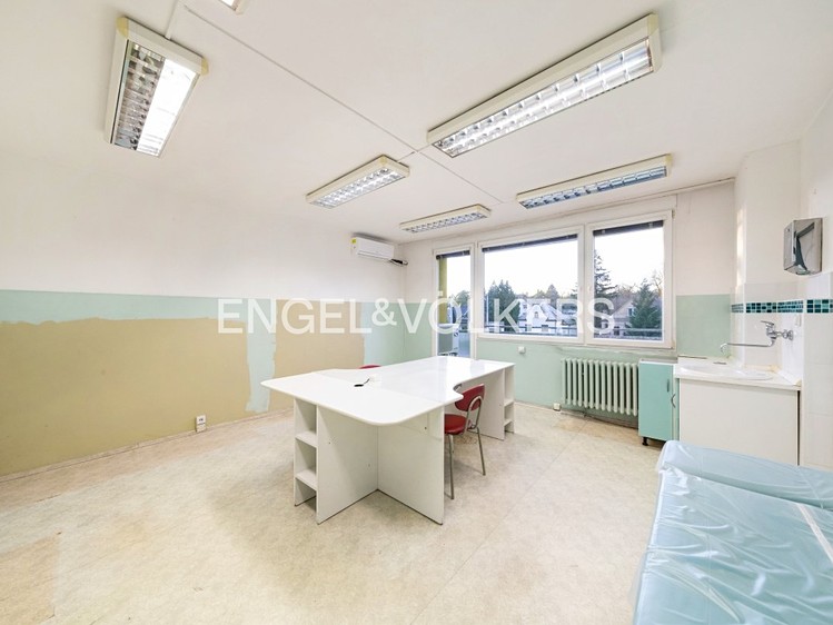 Prodej obchodního prostoru 68 m² - foto 2