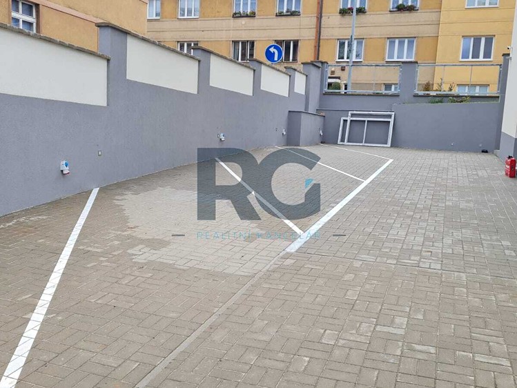 Prodej garážového stání 20 m² - foto 1