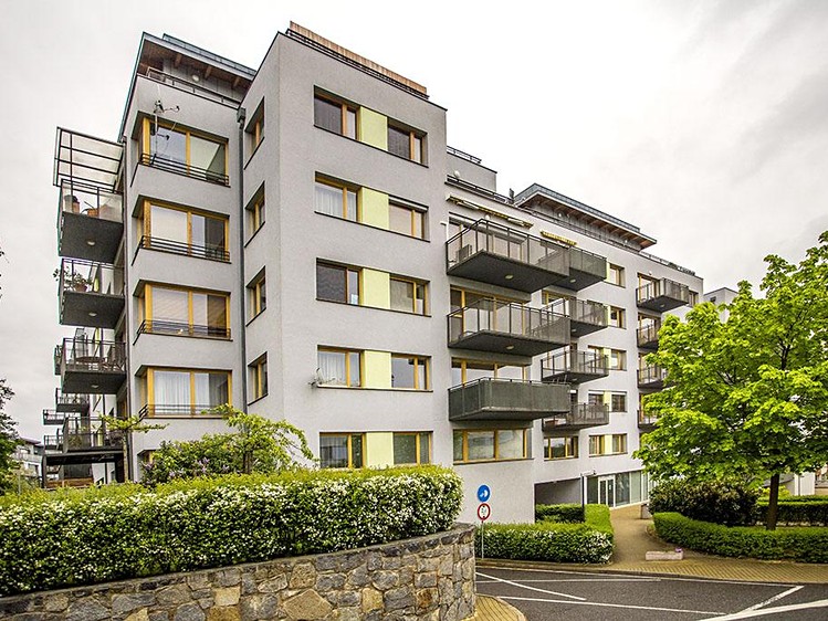Pronájem garážového stání 12 m² - foto 3
