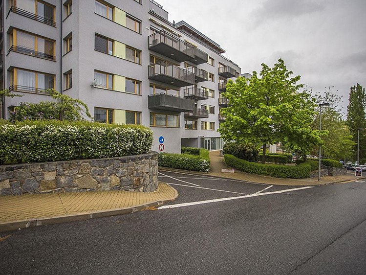 Pronájem garážového stání 12 m² - foto 2