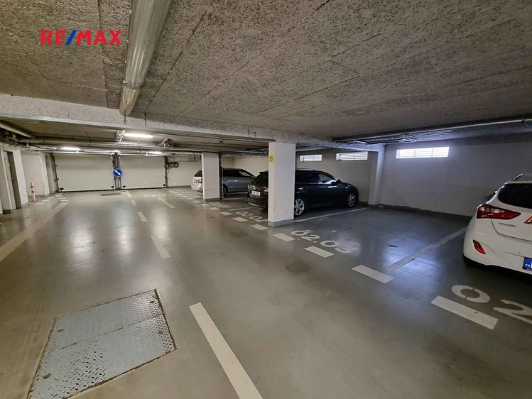 Pronájem garážového stání 15 m² - foto 3