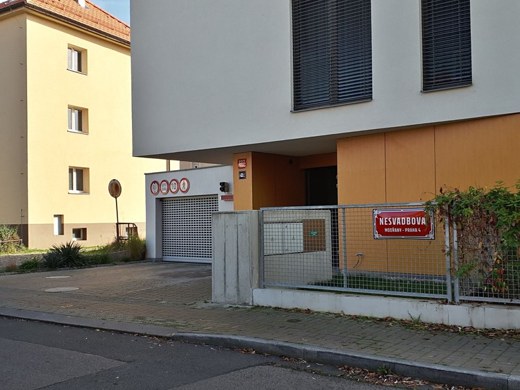 Pronájem garážového stání 13 m² - foto 3
