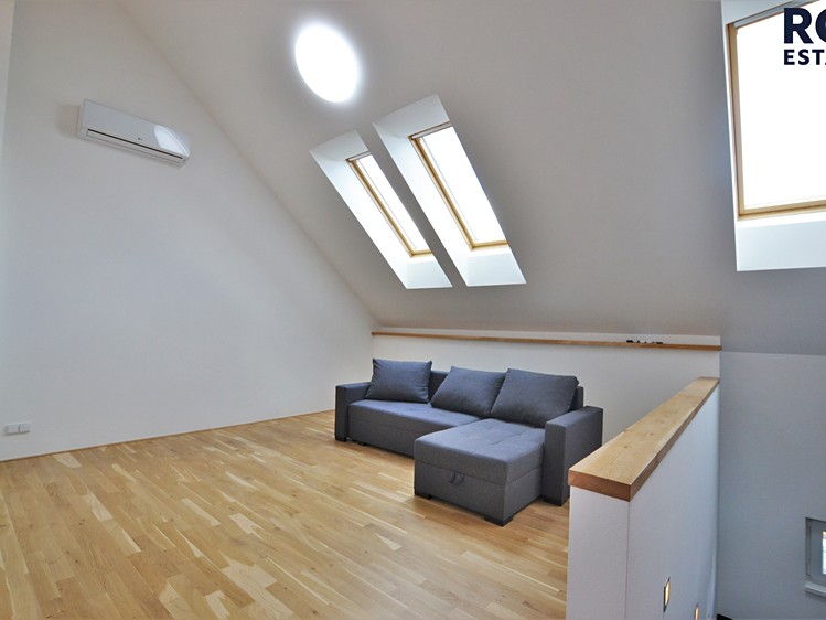 Pronájem kanceláře 155 m² - foto 1