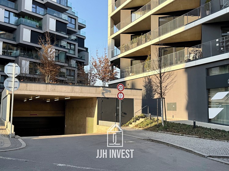 Pronájem garážového stání 15 m² - foto 2