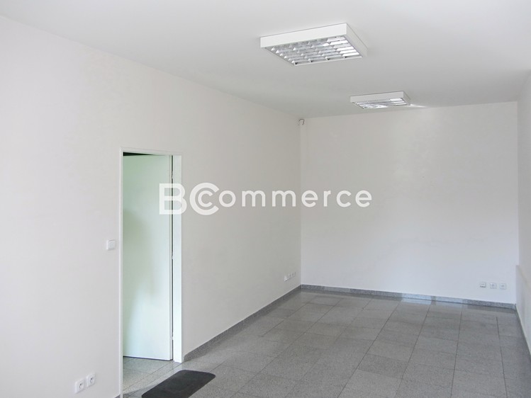 Pronájem skladového prostoru 500 m² - foto 3