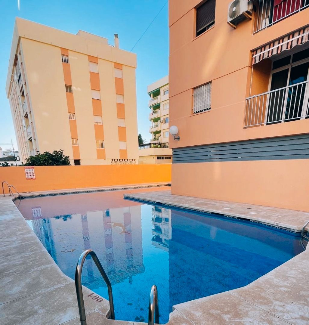 ¡Fantástico piso en pleno centro de Fuengirola, zona Recinto Ferial! 🌟🏠Tiene 90 m² construidos y 74 m² útiles 🛏️ Cons - foto 1