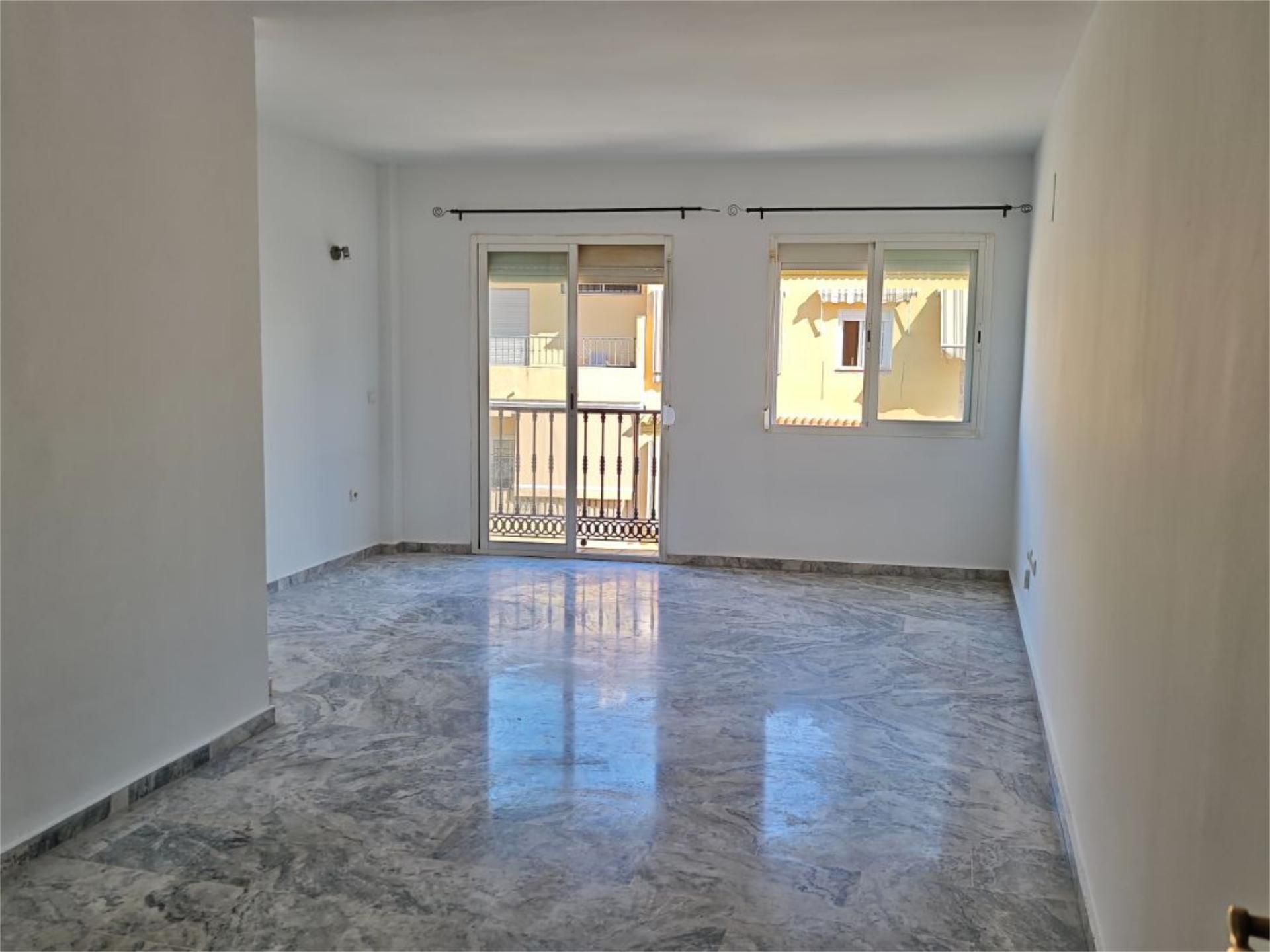 VIVIENDA EXCLUSIVA DE 3 DORMITORIOS PLAZA DE GARAJE
Orientación Suroeste – Las Lagunas (Fuengirola Mijas Costa)
Presen - foto 1