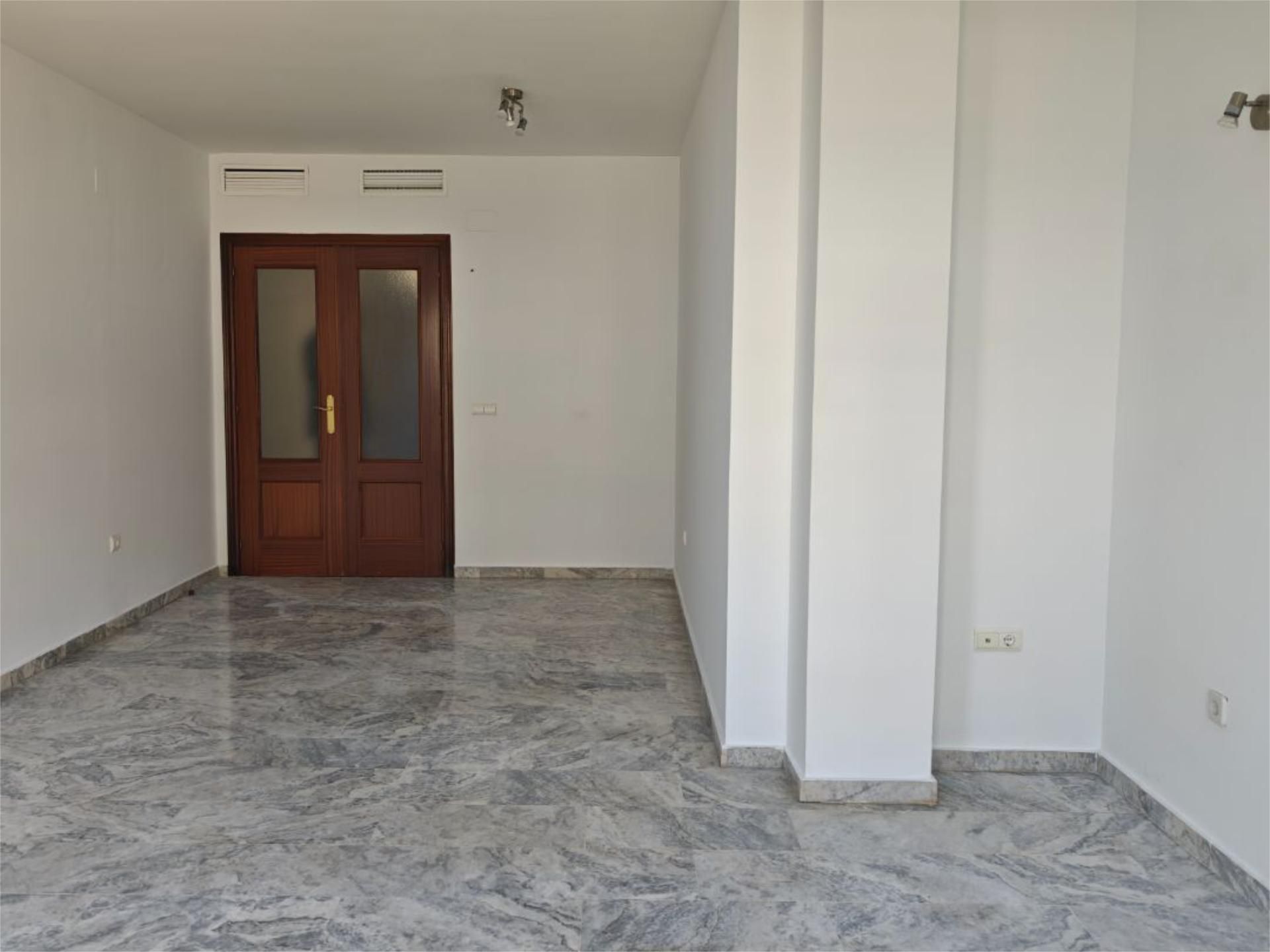 VIVIENDA EXCLUSIVA DE 3 DORMITORIOS PLAZA DE GARAJE
Orientación Suroeste – Las Lagunas (Fuengirola Mijas Costa)
Presen - foto 3