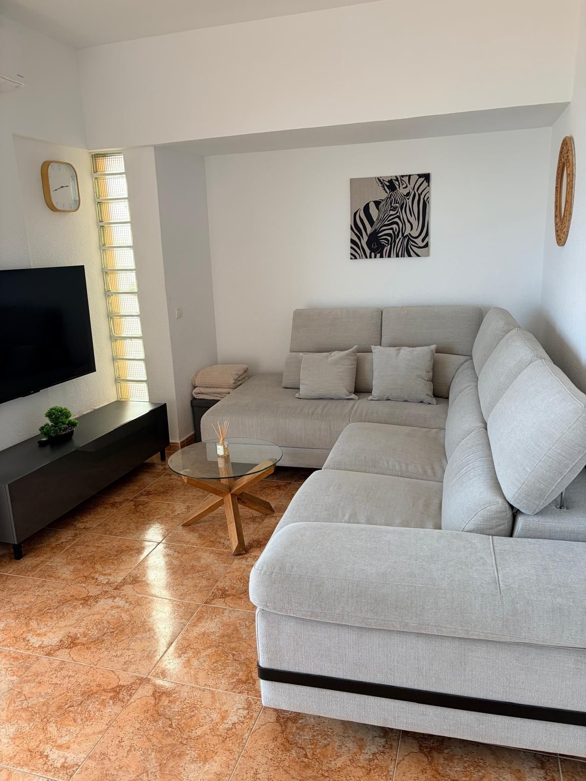 ¡Descubre tu nuevo hogar en el corazón del Paseo Marítimo de Fuengirola!
Este hermoso piso se encuentra a solo unos pas - foto 4