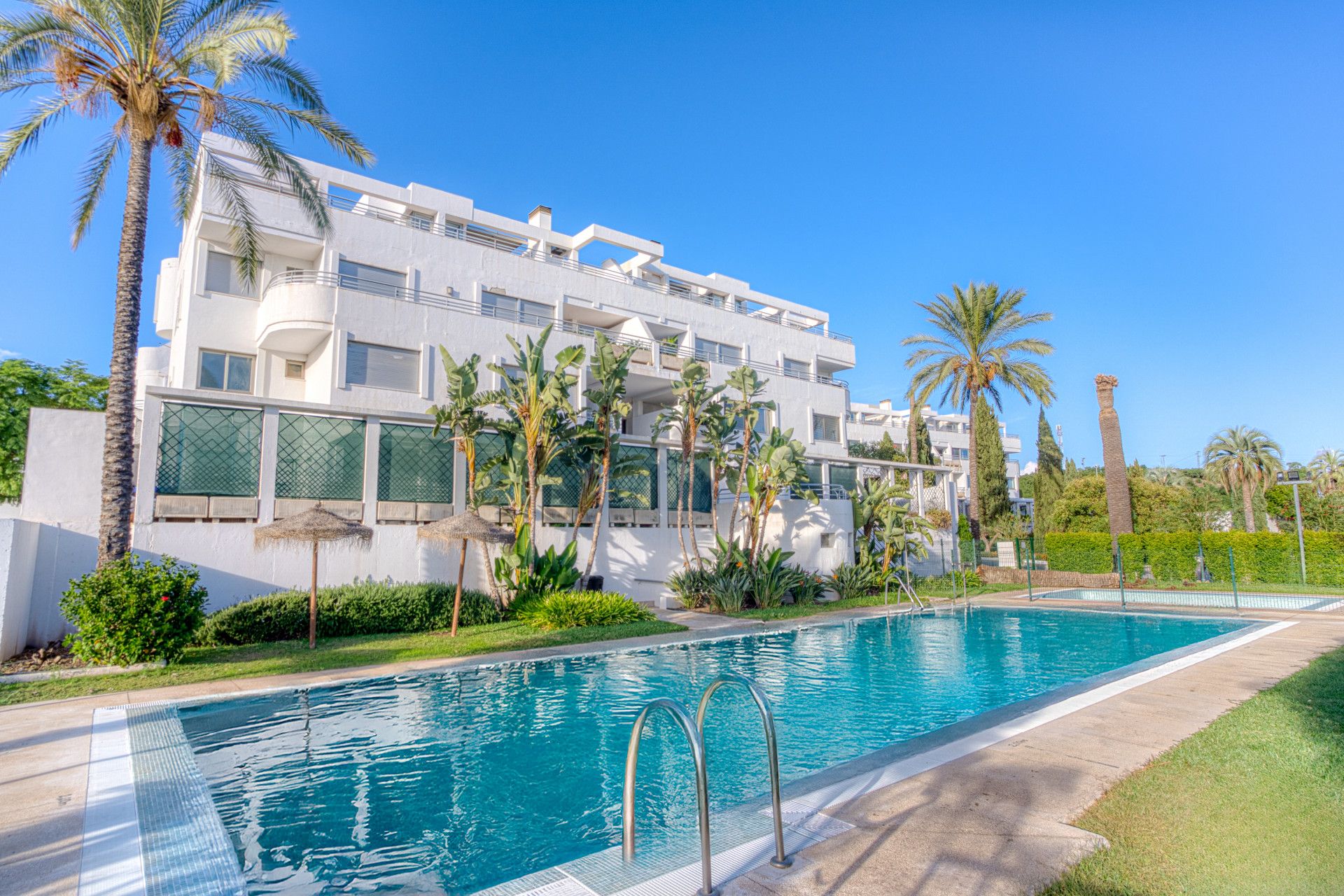 Hermoso ático dúplex orientado al oeste, situado en la exclusiva zona de La Cala Golf, uno de los desarrollos más tranqu - foto 1