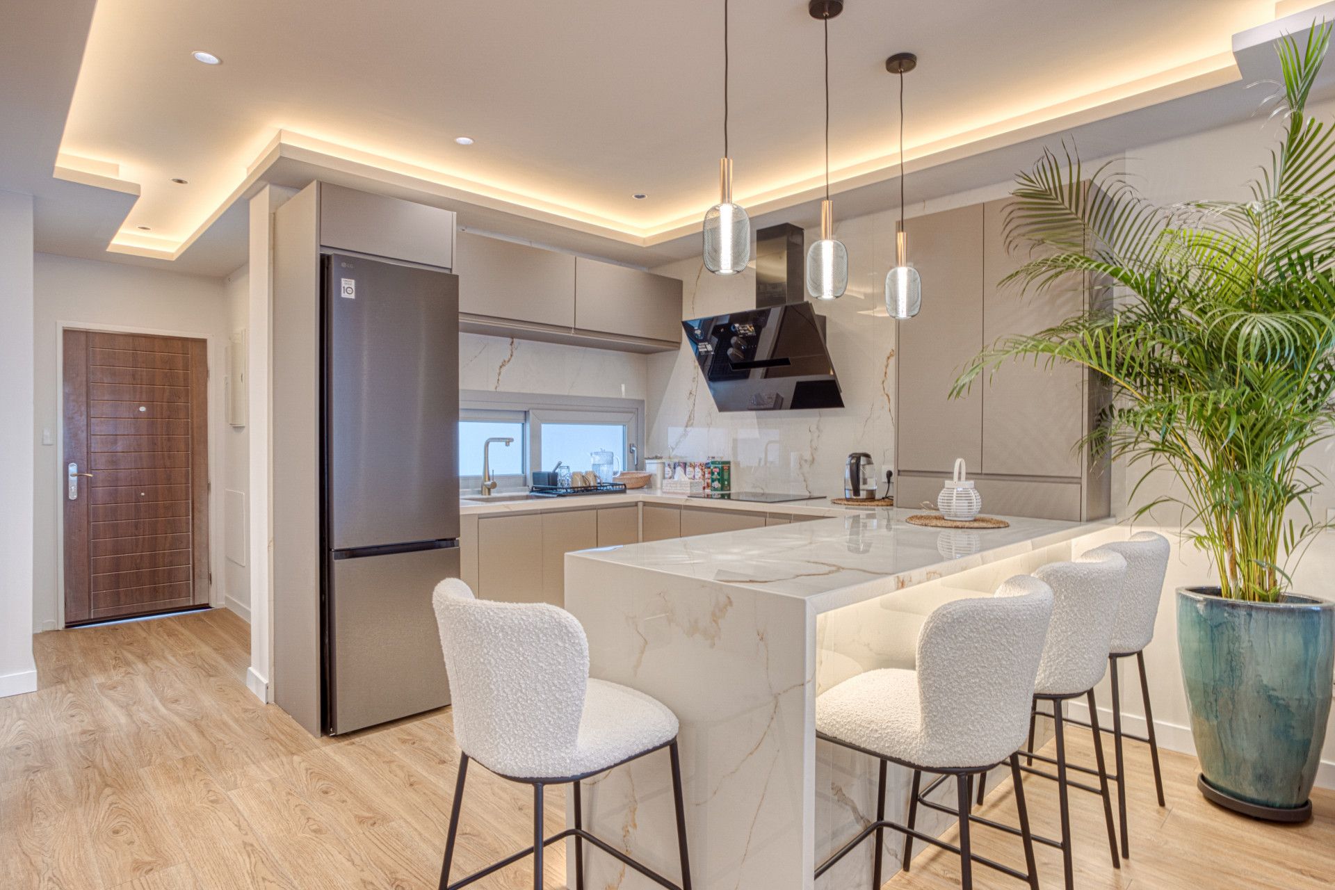 Hermoso ático dúplex orientado al oeste, situado en la exclusiva zona de La Cala Golf, uno de los desarrollos más tranqu - foto 2