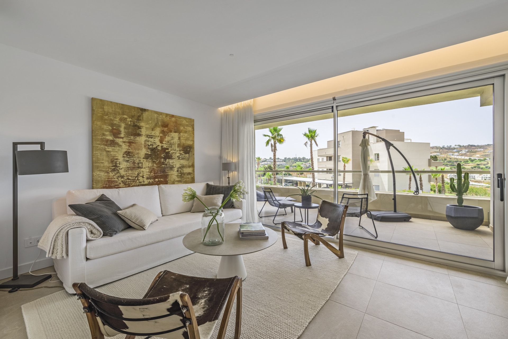 Este elegante apartamento de dos dormitorios se encuentra en el prestigioso La Cala Golf Resort, en Mijas Costa, Málaga. - foto 4