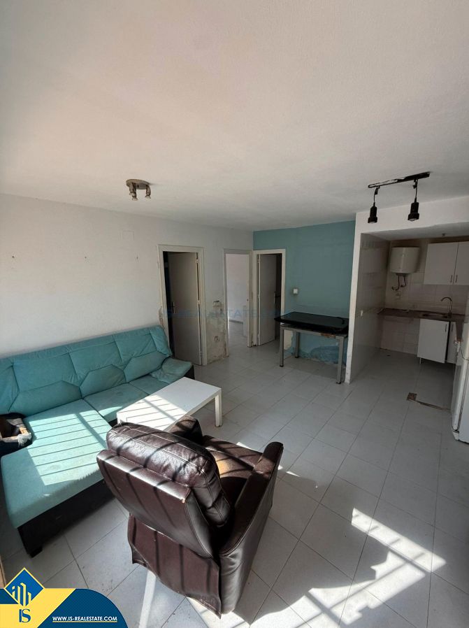 Casa para reformar, en la provincia de Alicante, en la ciudad de Torrevieja. 2 habitaciones | 55 m² | 2 kilómetros del m - foto 1