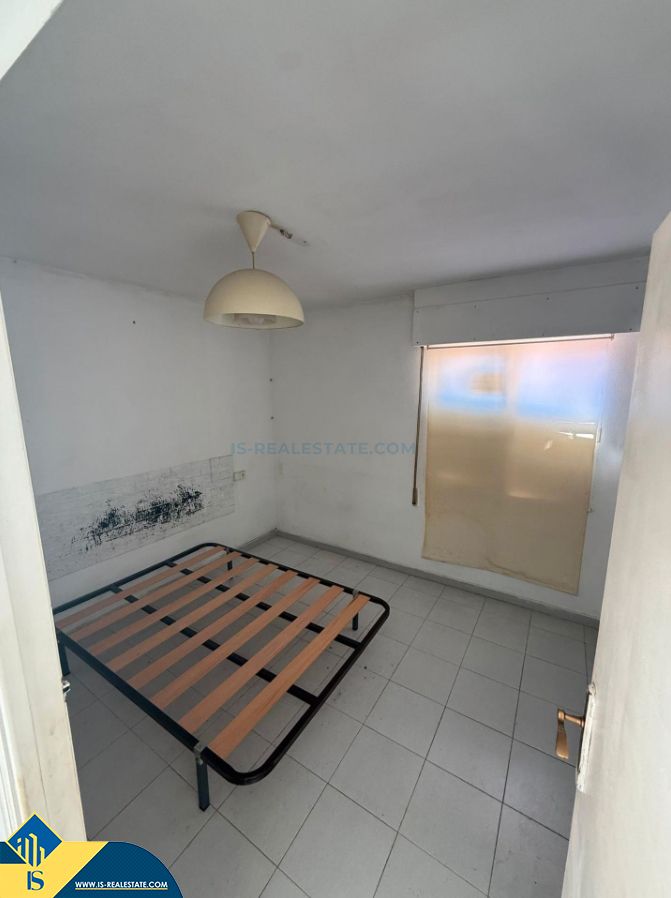 Casa para reformar, en la provincia de Alicante, en la ciudad de Torrevieja. 2 habitaciones | 55 m² | 2 kilómetros del m - foto 2