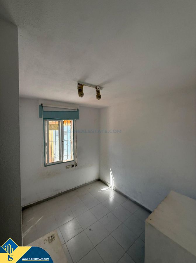 Casa para reformar, en la provincia de Alicante, en la ciudad de Torrevieja. 2 habitaciones | 55 m² | 2 kilómetros del m - foto 3