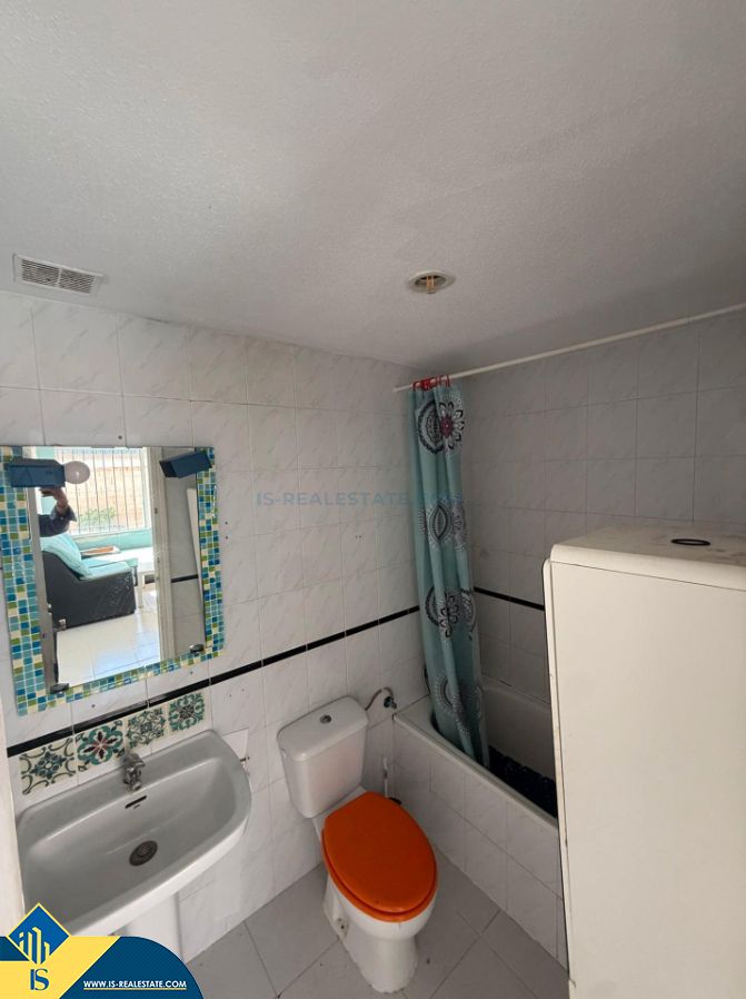 Casa para reformar, en la provincia de Alicante, en la ciudad de Torrevieja. 2 habitaciones | 55 m² | 2 kilómetros del m - foto 4