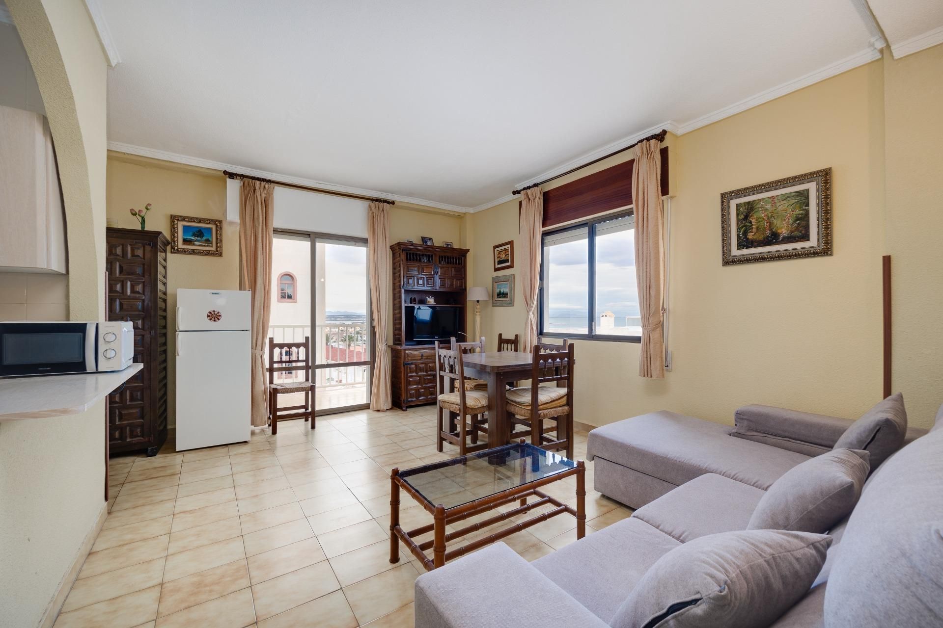 Descubre tu nuevo hogar en este apartamento situado en la primera planta del exclusivo residencial Balcón de Lomas. Con - foto 2