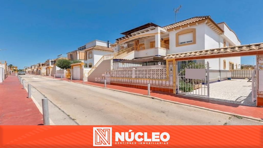 🌿 Bungalow Planta Baja en Residencial Parque de las Naciones – Sol, espacio y ubicación privilegiada
Descubre este fa - foto 1