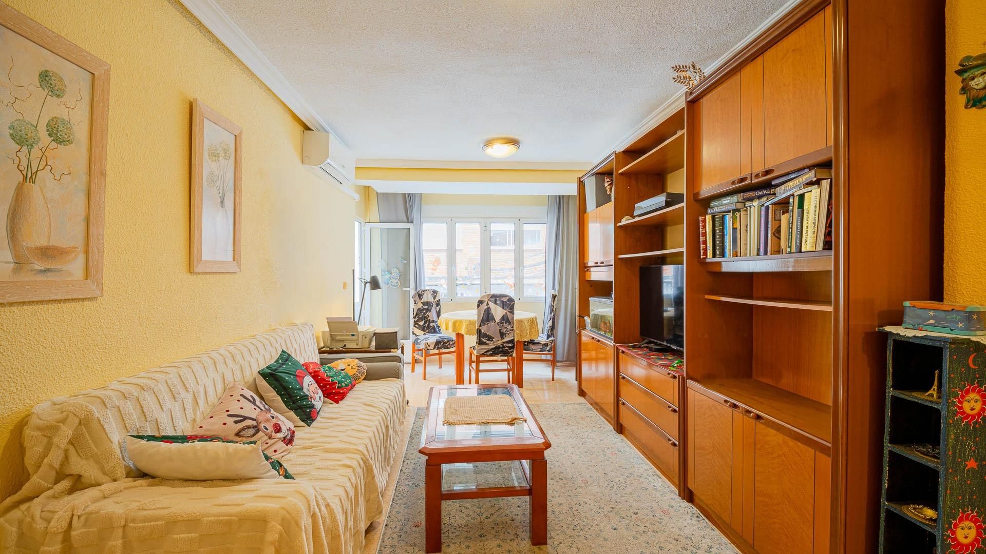 Les presentamos este apartamento funcional, ubicado en la calle Maldonado 2, una de las zonas más céntricas y prácticas - foto 1