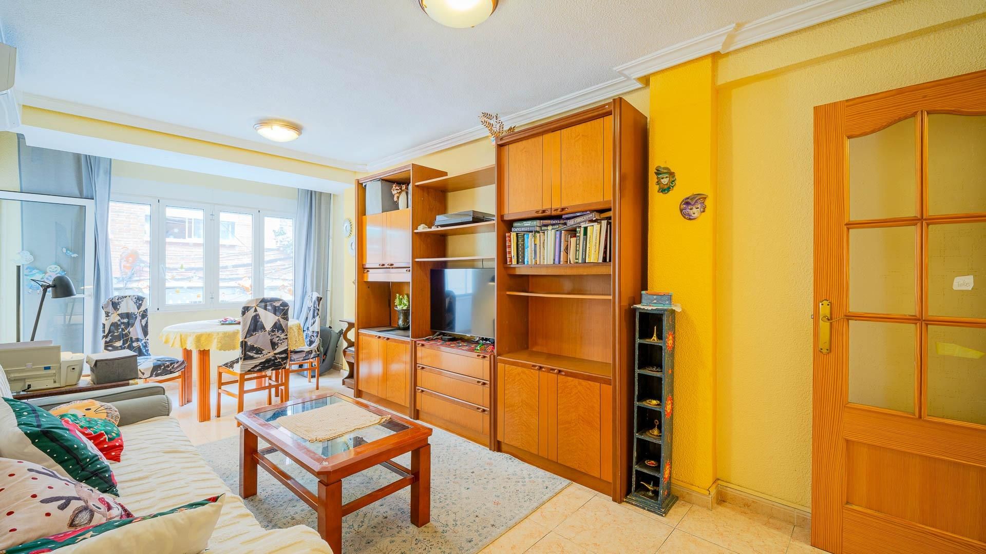Les presentamos este apartamento funcional, ubicado en la calle Maldonado 2, una de las zonas más céntricas y prácticas - foto 2