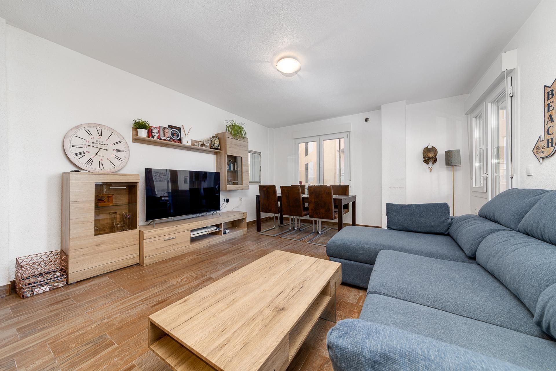 Apartamento Renovado con Vista al Mar – Ubicación Perfecta en Playa del Cura, Torrevieja
¿Estás buscando una vivienda e - foto 5