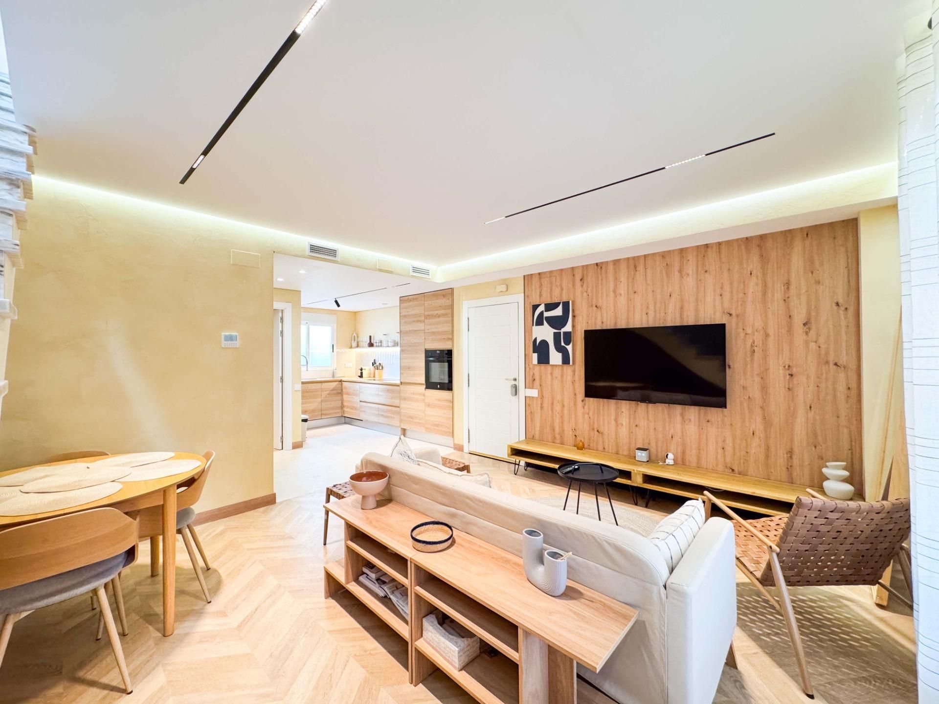 CGI Inmobiliaria presenta esta espectacular vivienda tipo bungalow en planta alta, completamente renovada en 2025 con un - foto 5