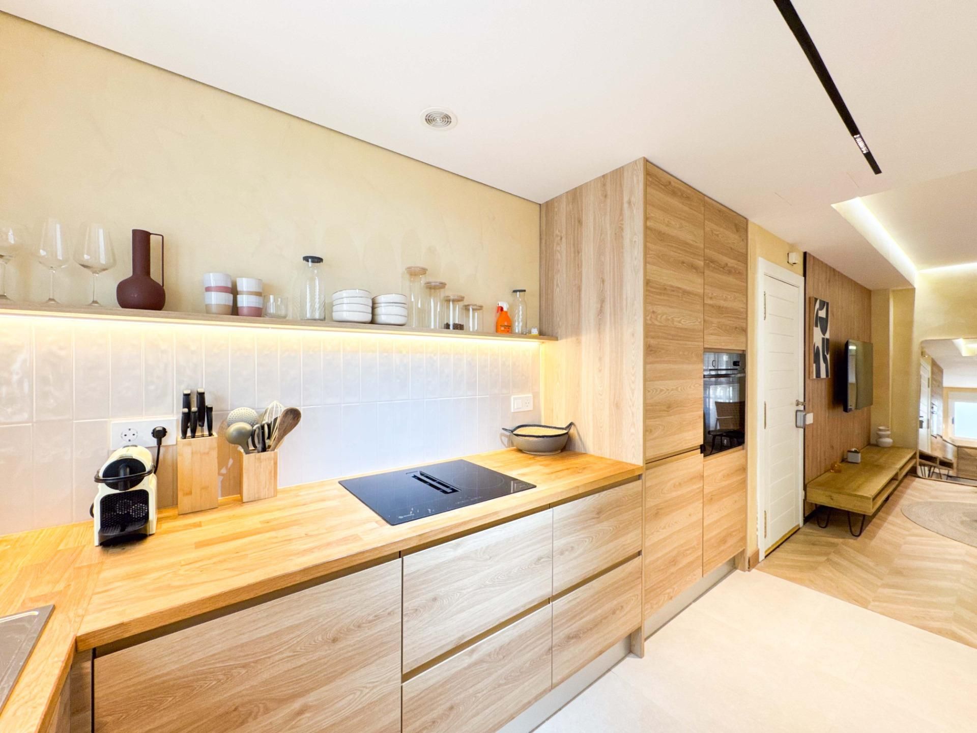 CGI Inmobiliaria presenta esta espectacular vivienda tipo bungalow en planta alta, completamente renovada en 2025 con un - foto 6