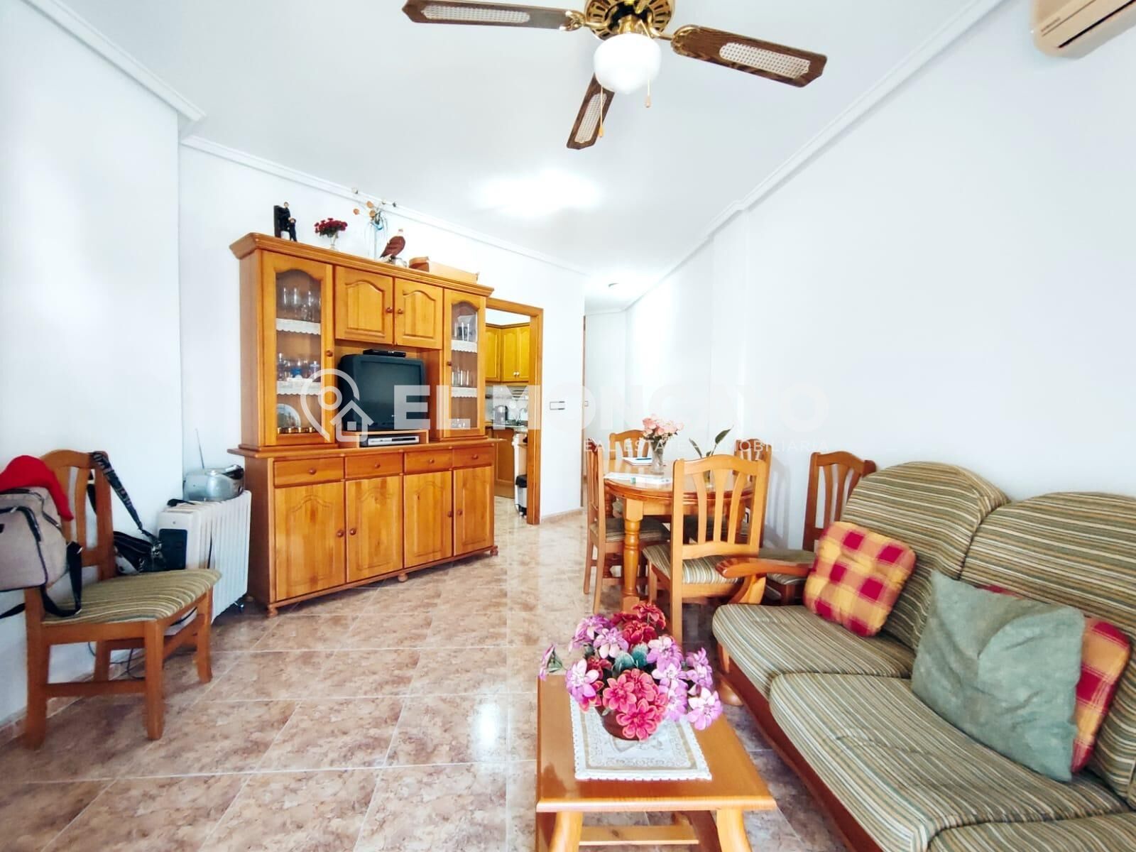 El Moncayo Properties pone a la venta este fantástico apartamento a escasos metros de las playas de Guardamar del Segura - foto 5