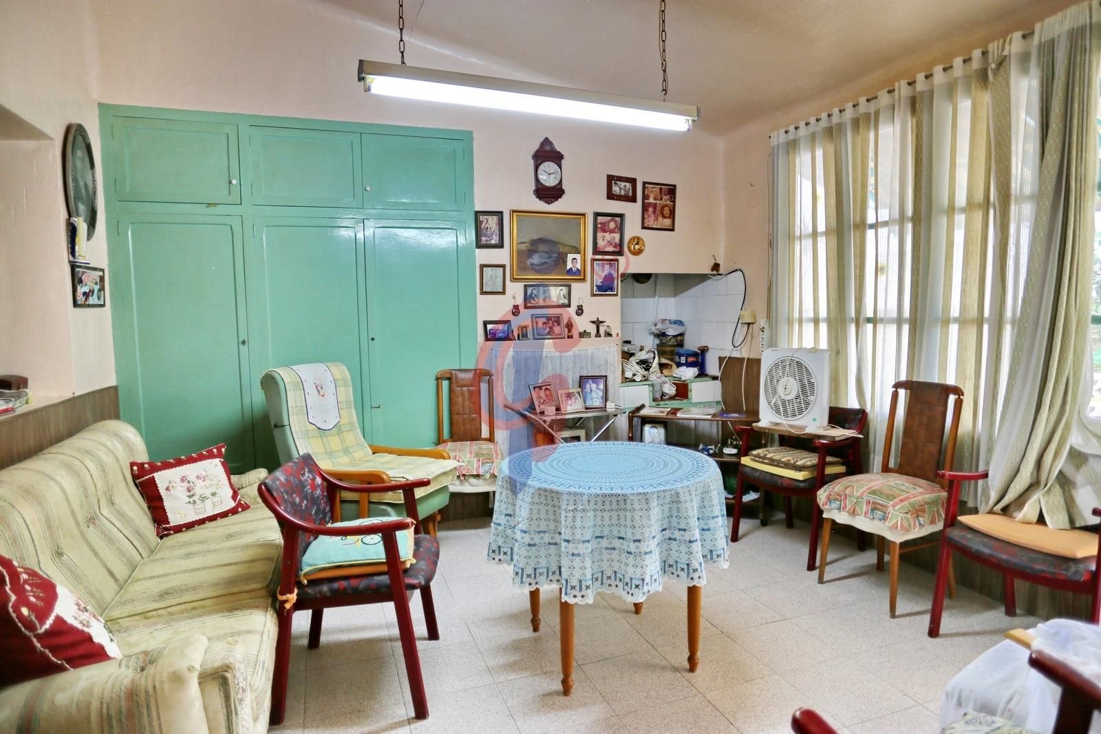CGI Inmobiliaria presenta esta vivienda unifamiliar ubicada en la calle principal de Guardamar del Segura, con acceso de - foto 3