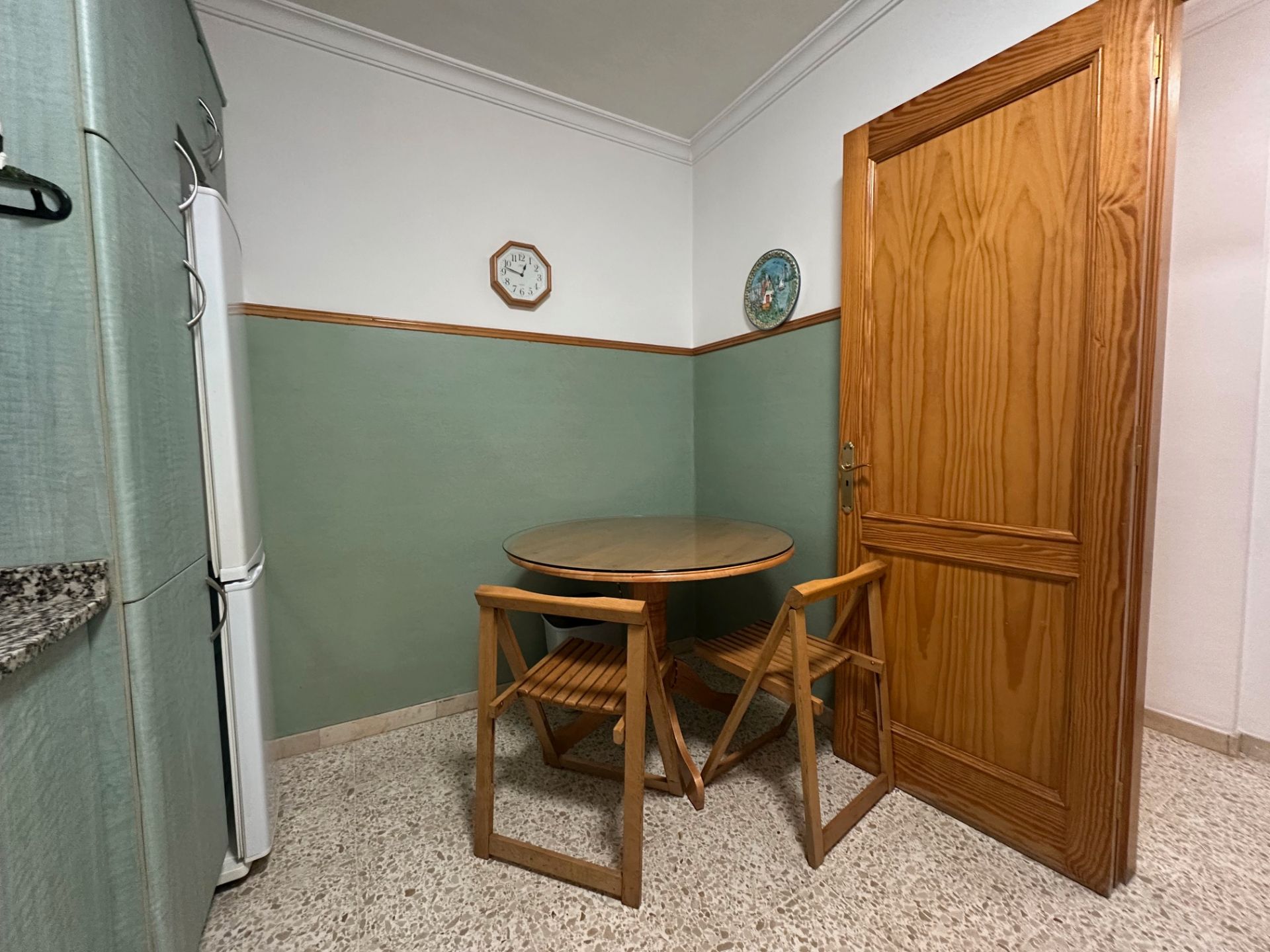 ¡Descubre tu nuevo hogar en Arenales! Este encantador piso en entreplanta, ubicado en la calle Carvajal, ofrece un espac - foto 4