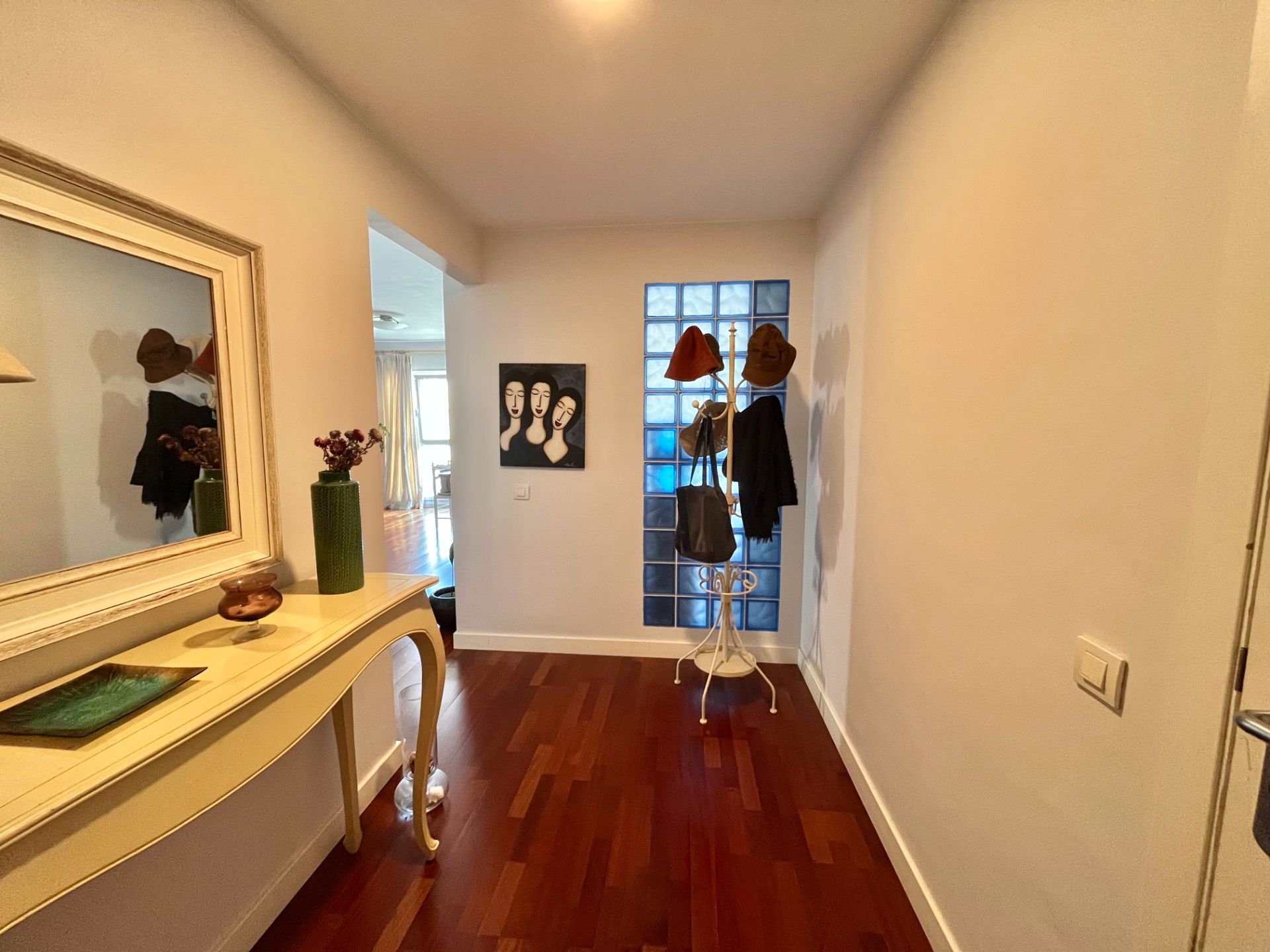 Descubre tu nuevo hogar a menos de 1 minuto del paseo de La Puntilla - Canteras. Este espectacular piso de 88 metros úti - foto 4