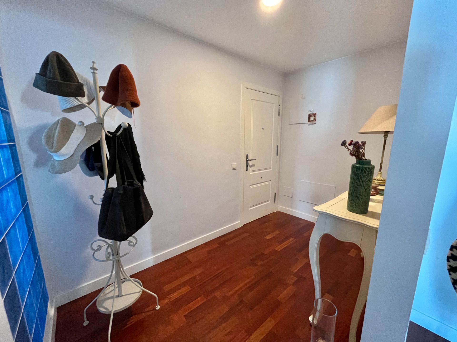 Descubre tu nuevo hogar a menos de 1 minuto del paseo de La Puntilla - Canteras. Este espectacular piso de 88 metros úti - foto 5