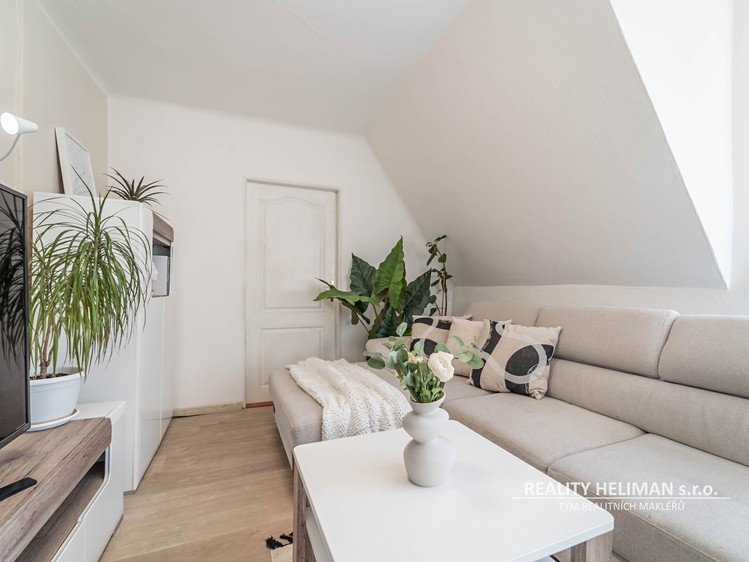 Prodej bytu 3+1 107 m² (Mezonet) - foto 3