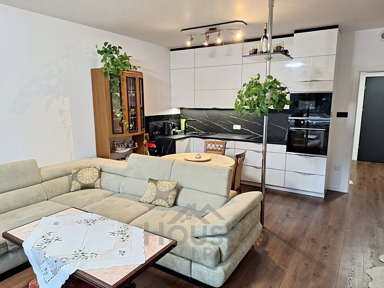 Prodej bytu 2+kk 64 m² (Jednopodlažní) - foto 2