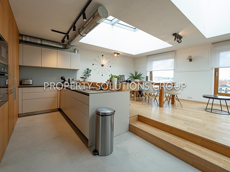 Pronájem bytu 4+kk 196 m² (Podkrovní) - foto 3