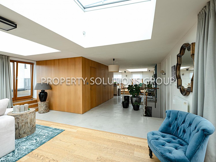 Pronájem bytu 4+kk 196 m² (Podkrovní) - foto 4