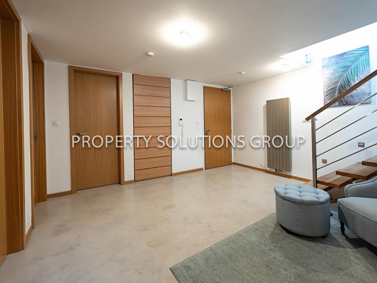 Pronájem bytu 4+kk 196 m² (Podkrovní) - foto 5