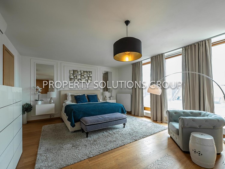 Pronájem bytu 4+kk 196 m² (Podkrovní) - foto 6