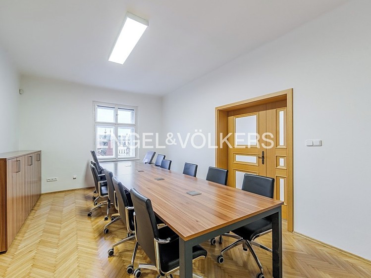 Pronájem bytu 4+kk 120 m² - foto 3