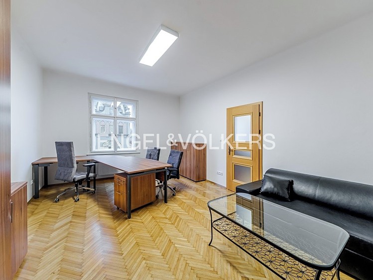 Pronájem bytu 4+kk 120 m² - foto 1