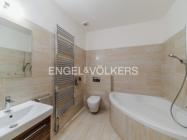 Pronájem bytu 4+kk 120 m² - foto 8