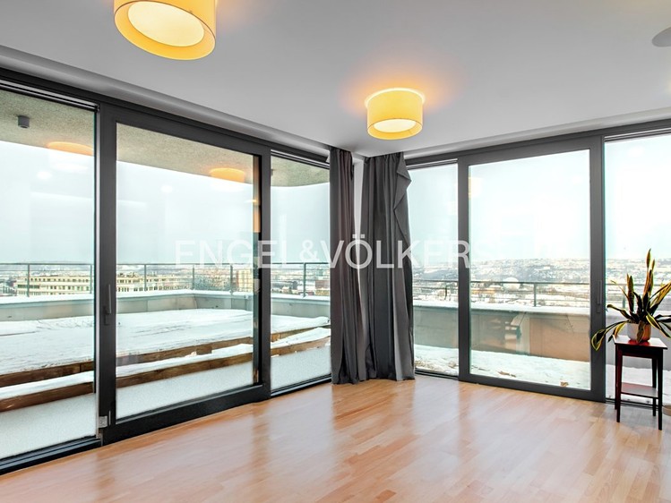 Pronájem bytu 6 pokojů a více 227 m² - foto 4